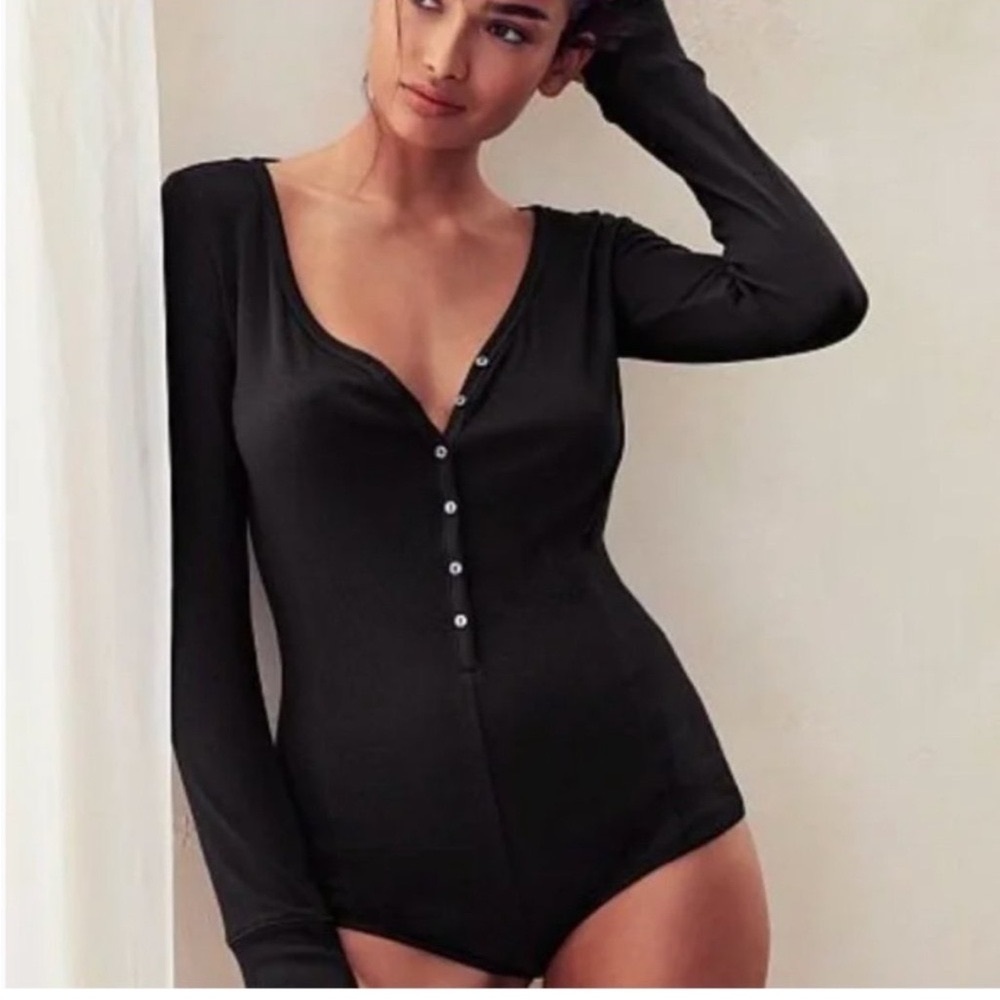 Victoria’s Secret ribbed Henley sleep romper in gray